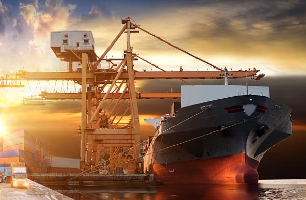 美國(guó)作為全球非常大的經(jīng)濟(jì)體之一，其貨代業(yè)為全球貿(mào)易提供關(guān)鍵支持