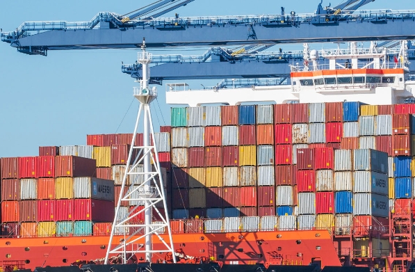 國際貨運代理公司是現(xiàn)代國際貿(mào)易中不可或缺的重要服務(wù)機構(gòu)