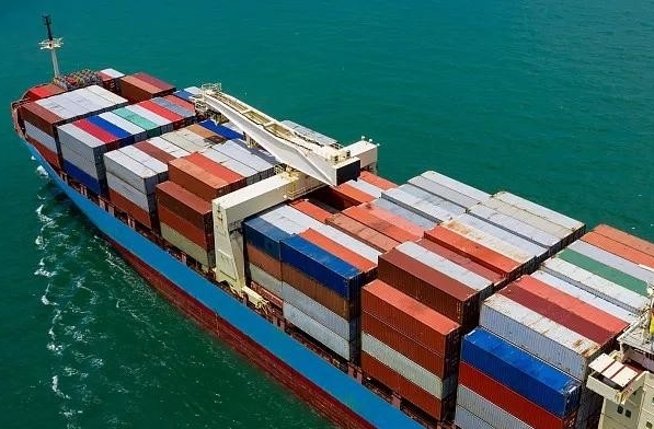 面對未來的挑戰(zhàn)和機遇，國際海運物流行業(yè)需不斷創(chuàng)新和提升自身實力