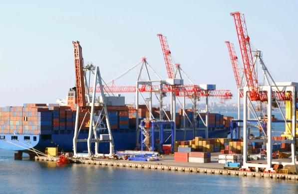 美國是全球大經(jīng)濟(jì)體之一，貨代行業(yè)在繁榮的國際貿(mào)易中扮演重要角色