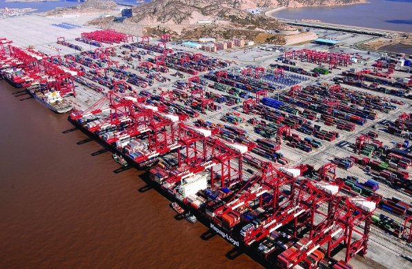 國際物流公司為跨國企業(yè)提供了跨境運輸、物流管理等服務