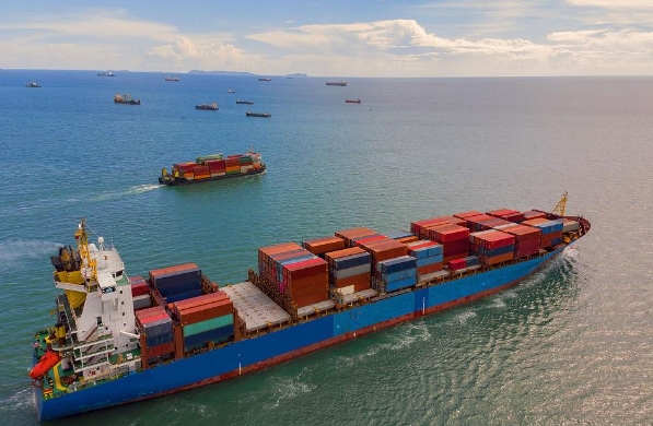 隨著全球化的深入發(fā)展，國際物流公司也面臨著越來越多的挑戰(zhàn)和機遇