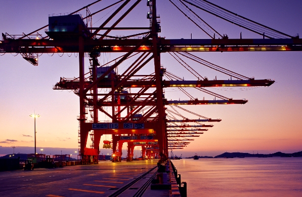 國際物流是全球貿易的重要組成部分，對國際貿易發(fā)展具有重要的作用