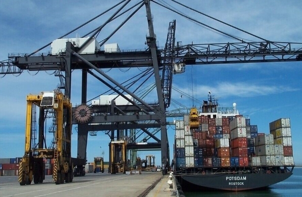 貨代物流在推動(dòng)經(jīng)濟(jì)發(fā)展、促進(jìn)國(guó)際貿(mào)易方面發(fā)揮著重要作用