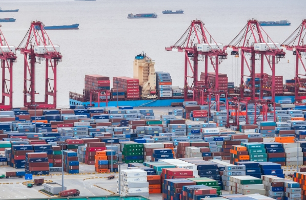 貨代公司為客戶提供專業(yè)的物流服務，更在無形中推動世界經(jīng)濟發(fā)展