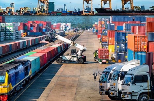 上海國際物流公司不僅承載著貨物的運(yùn)輸，更是連接世界的橋梁