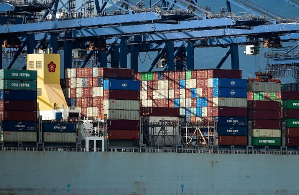 上海貨運代理不斷探索新服務模式和技術應用，以實現(xiàn)服務質量的飛躍