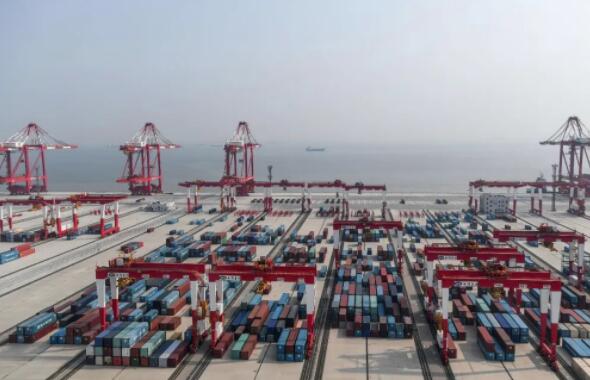 在國(guó)際貿(mào)易的大舞臺(tái)上，貨代公司扮演著多重角色