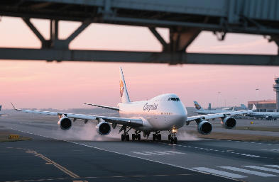 國(guó)際物流：海運(yùn) / 空運(yùn) / 陸運(yùn)全鏈路，全球門(mén)到門(mén)直達(dá)